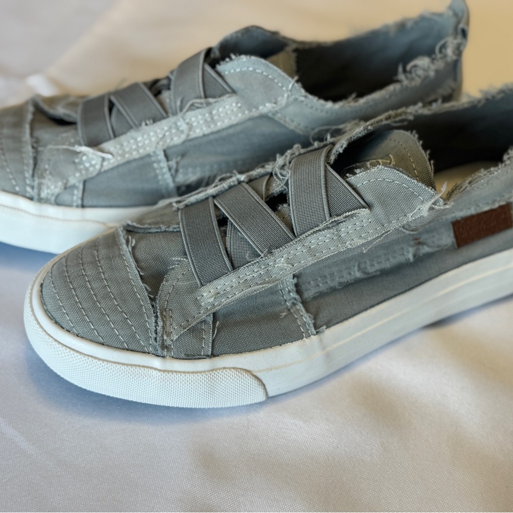 Blowfish Malibu Womens Shoes Size 7 Slip On Light Grey